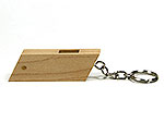 USB-Stick in formschöner Holzoptik mit Schlüsselanhänger und Platz für Ihr individuelles Logo.