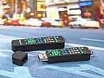 USB-Stick im Design einer Fernbedienung, kreativ und individuell gestaltbar für Werbezwecke. Ideal für Firmenlogos.
