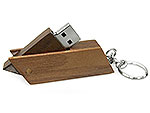 USB-Stick aus dunklem Holz mit Schlüsselanhänger, ideal für individuelles Branding und Geschenke.