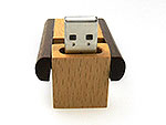 USB-Stick aus Holz mit Drehmechanik und Platz für individuelles Logo, ideal für nachhaltige Werbung.
