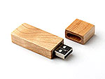 USB-Stick aus Holz im schlichten Design mit abnehmbarem Deckel und Platz für individuelles Branding.