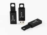 USB-Stick im eleganten Schwarz mit Platz für individuelles Logo, ideal für Werbung und Promotion.