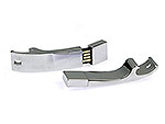 USB-Stick in hochwertigem Metalldesign kombiniert mit einem praktischen Flaschenöffner, ideal für Werbezwecke.