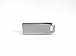 Schmaler USB-Stick aus mattiertem Metall, ideal für individuelle Beschriftungen und Werbung mit Firmenlogo.