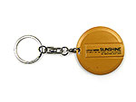 USB-Stick im runden Design in Gelb mit Schlüsselanhänger und Platz für individuelle Beschriftung.