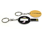 USB-Stick im runden Design mit Schlüsselanhänger und individuellem Druckbereich für Logos oder Botschaften.