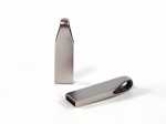 Eleganter USB-Stick im modernen Design aus gebürstetem Metall, ideal zum Bedrucken mit individuellem Logo.