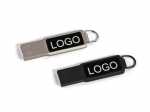 Zwei USB-Sticks in silberner und schwarzer Ausführung, beide mit Platz für ein individuelles Logo.