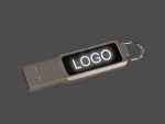 USB-Stick mit metallischem Gehäuse und individuell bedruckbarem Bereich für ein Logo oder Branding.