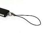 USB-Stick in elegantem Schwarz mit Anhänger und Platz für individuelles Branding. Praktisch und stilvoll für Ihr Marketing.