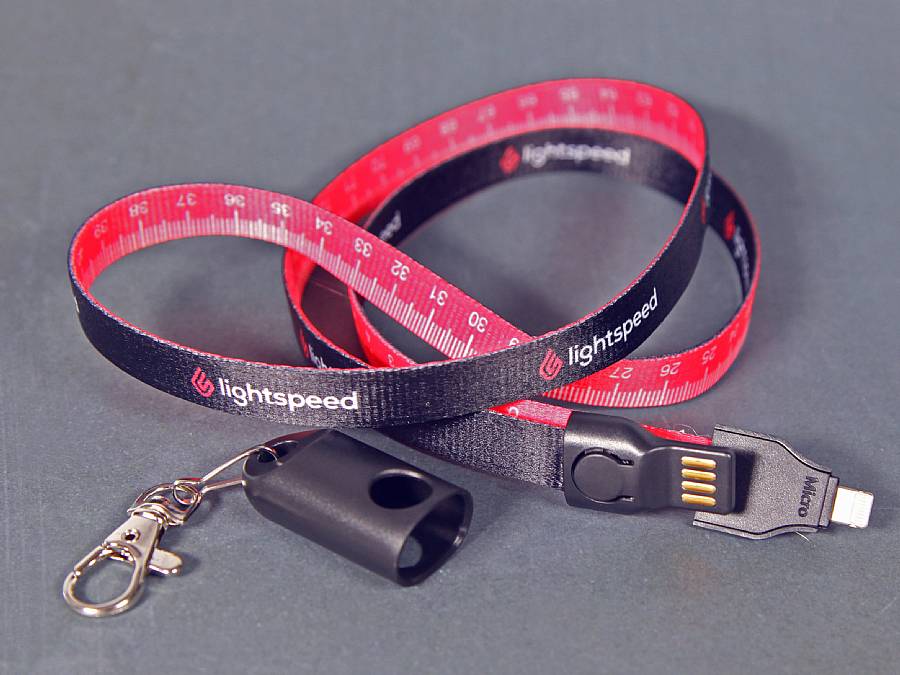 Umhänge-Adapterkabel mit Doppelnutzen
