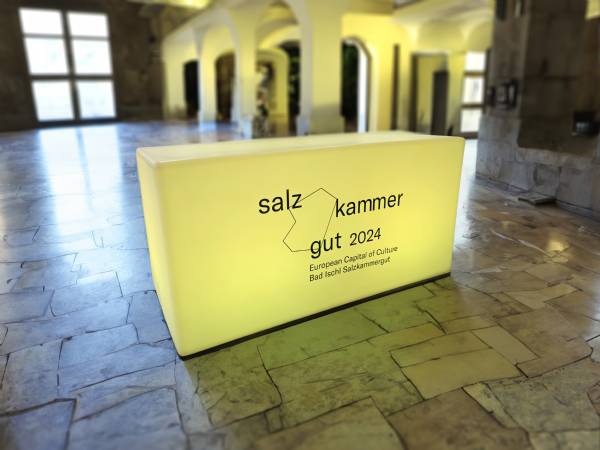LED Sitzwürfel mit Logo