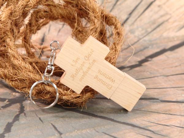 usb holzkreuz kreuz holz religion christ gott glauben