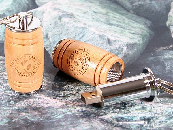 usb stick holzfass natur holz gravur logo
