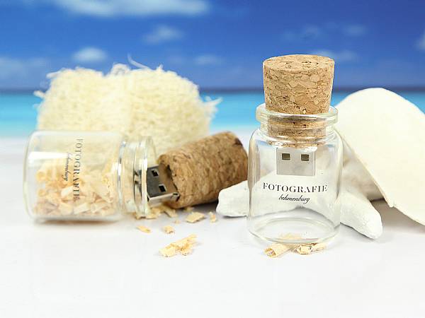 usb stick korken glas flaschenpost flasche natur logo
