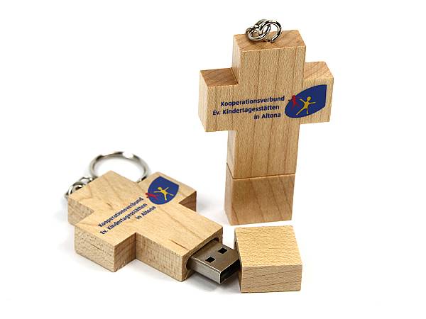 usb stick kreuz holz hell natur logo blau anhänger