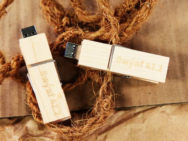 usb wã¤scheklammer holz mit logo gravur