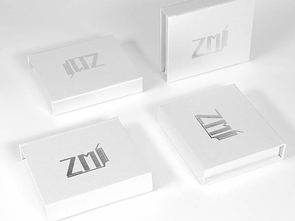 zmi k01 usb verpackung logo silberprägung