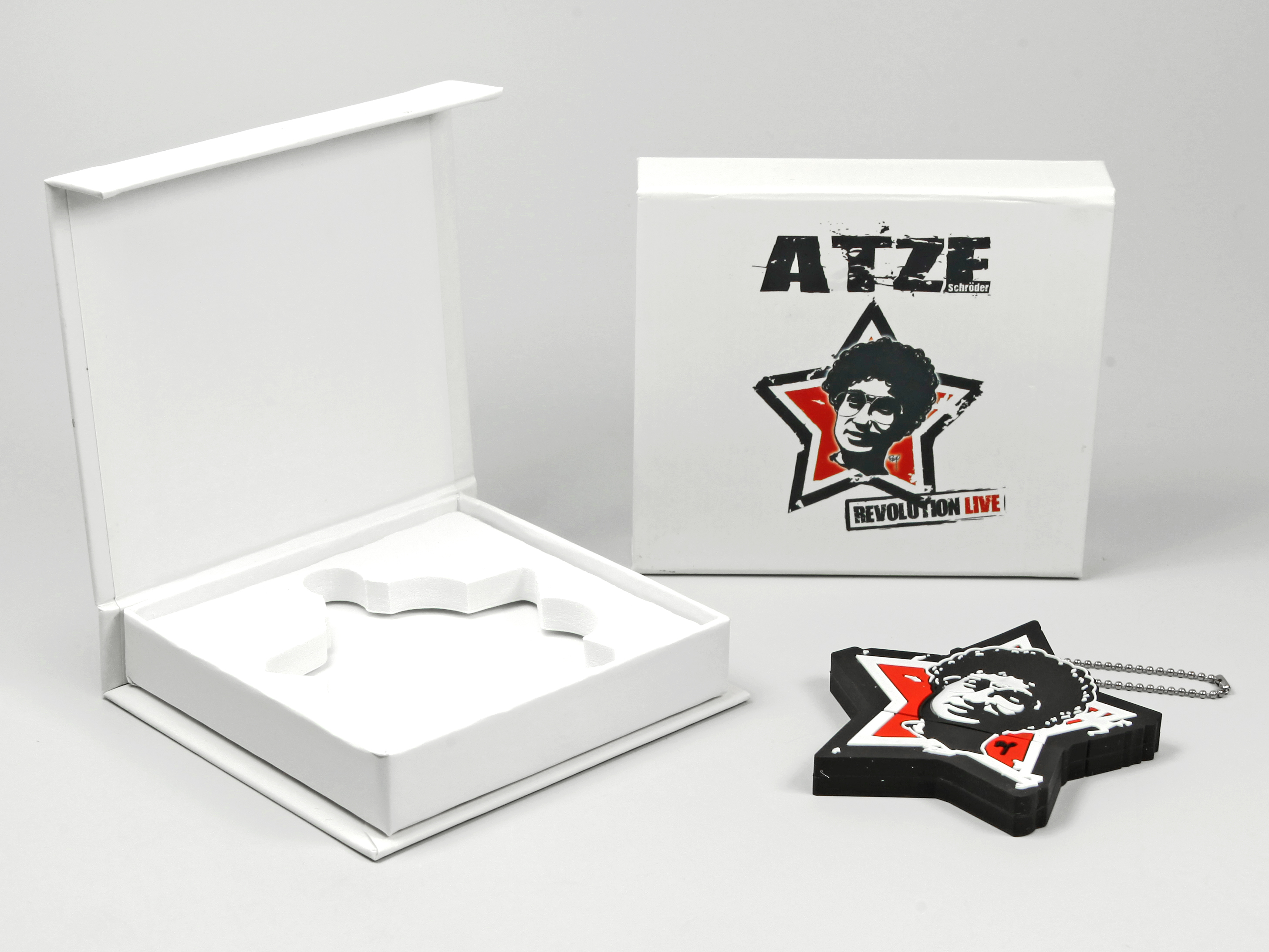 geschenkverpackung box weiss comedy logo.JPG