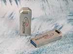 Metallic USB-Stick mit individuell bedruckbarem Logo-Bereich für professionelle Anwendungen.