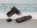 USB-Dual-Stick mit drehbarem Gehäuse und Platz für individuelles Branding. Ideal für Werbung und Präsentationen.