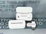 USB-Set mit edlem Gehäuse und individuellem Logo-Druck für Flugsimulator-Events in praktischer Box.