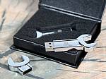 usb stick schraubenschluessel glanz metall handwerk beruf logo gravur