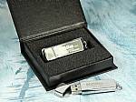 usb stick silber glanz logo gravur verpackung schwarz