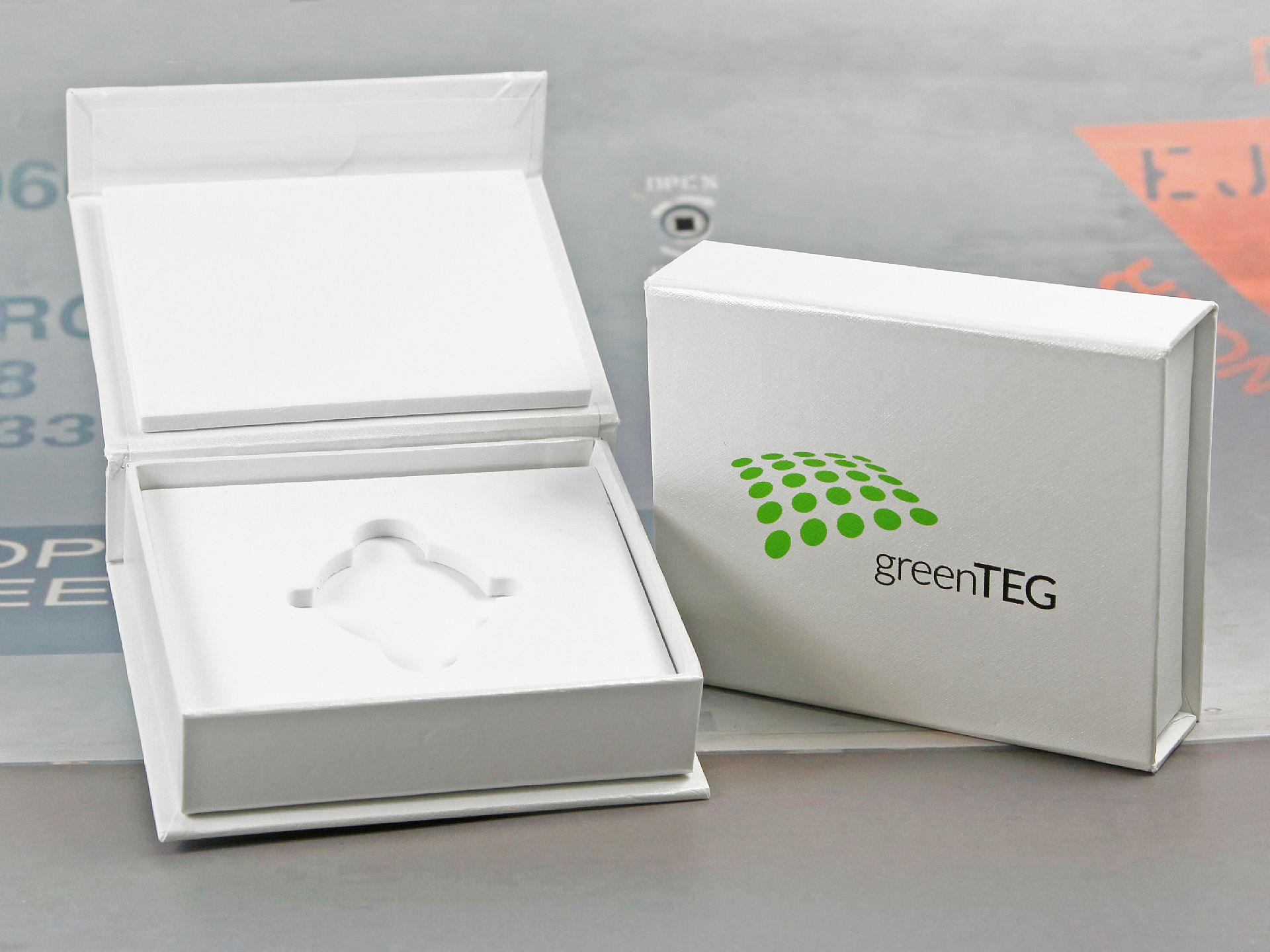 klappbox weiss logo green teg verpackung