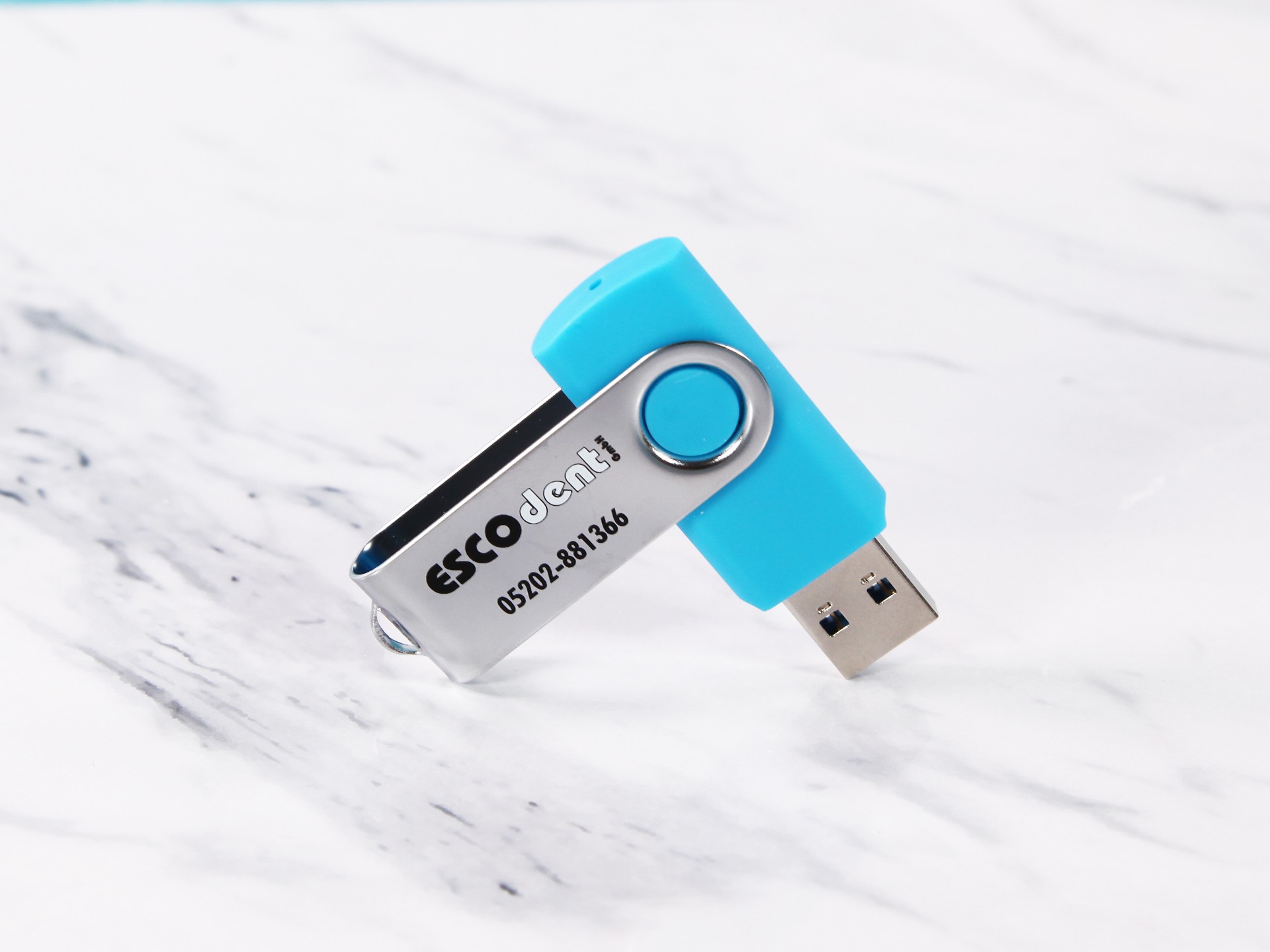 usb swivel mit aufdruck in cyan